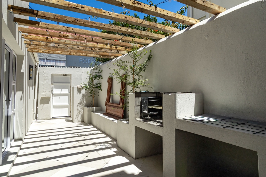 4 Bedroom Property for Sale in Oranjezicht Western Cape